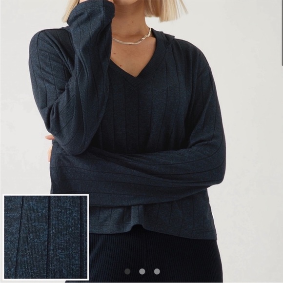 Athleta Sweaters - ATHLETA Harmony Pose Cropped Hoodie Sweatshirt Dark Sardinia Blue Heather XL